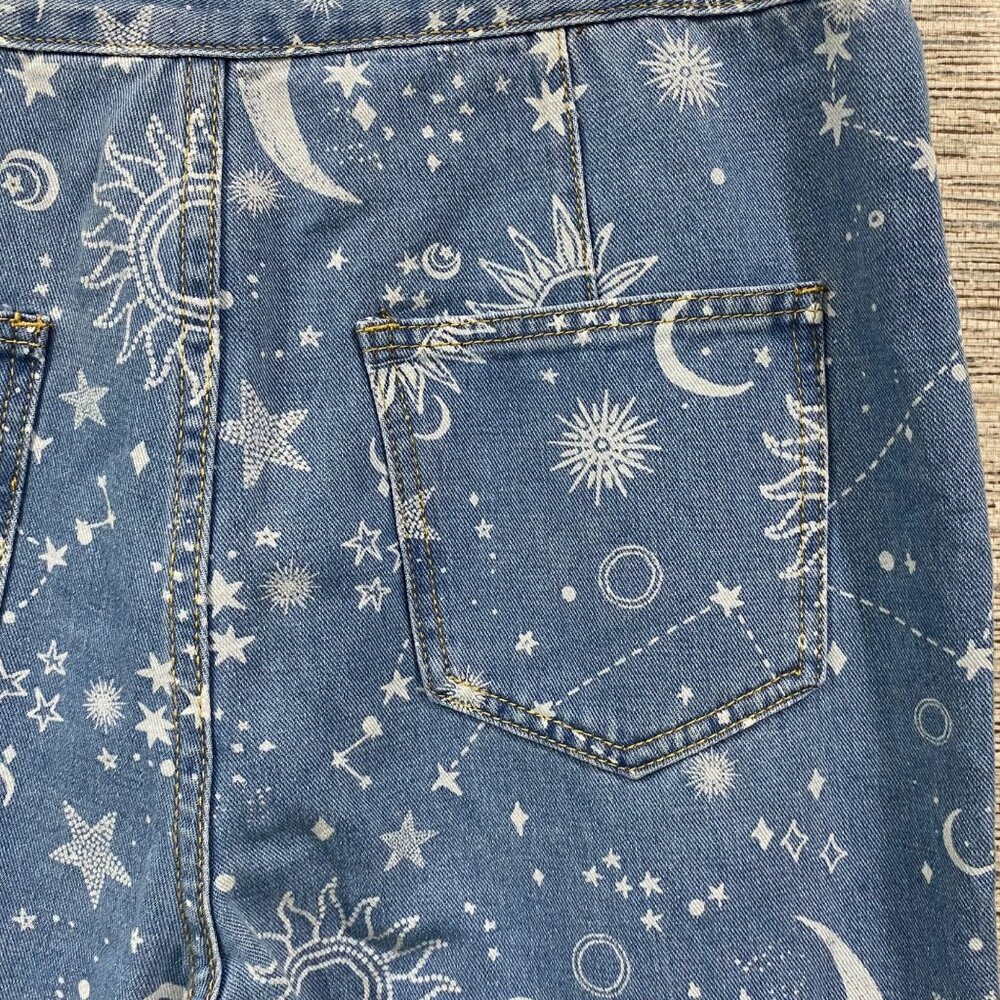 đ⨠Rue 21Cosmic Dreamer BOHO Juniors XL Bell Bottom Jeans Star Moon & Sun Print - Picture 6 of 10